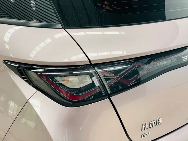 BYD Dolphin — Фото автомобиля 11