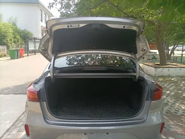 Changan Eado — Фото автомобиля 18