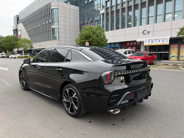 Lynk & Co 03 — Фото автомобиля 20