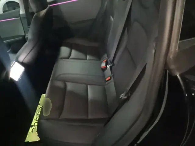 Tesla Model 3 — Фото автомобиля 16