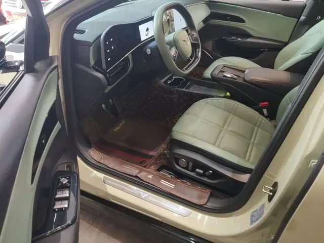 Hongqi EH7 — Фото автомобиля 15