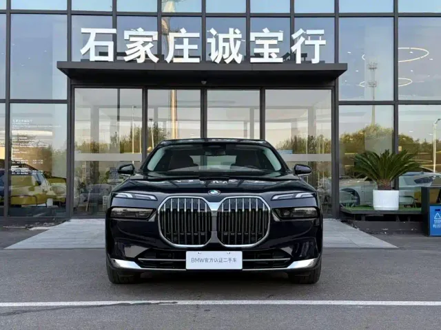 BMW 7 Series — Фото автомобиля 2