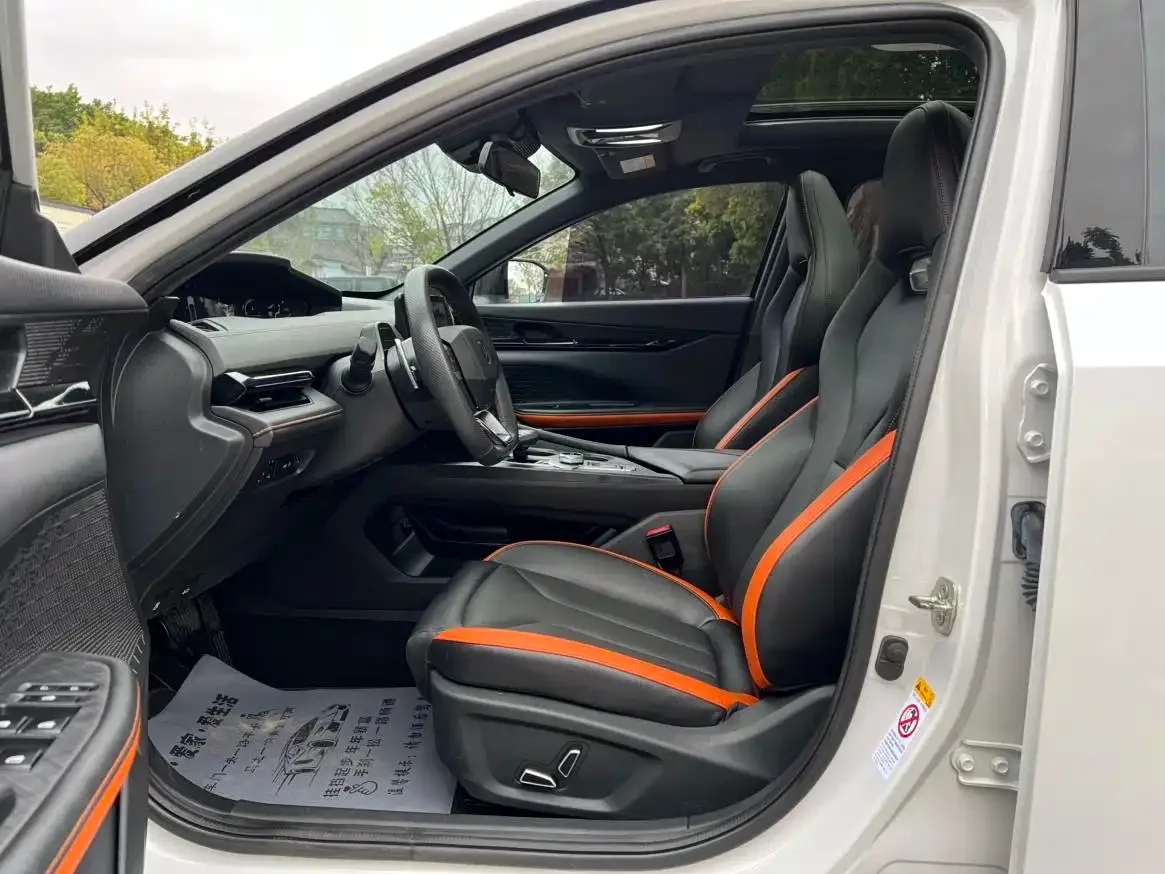 Changan Changan UNI-V 2023 1.5T Luxury Edition — Фото автомобиля 4