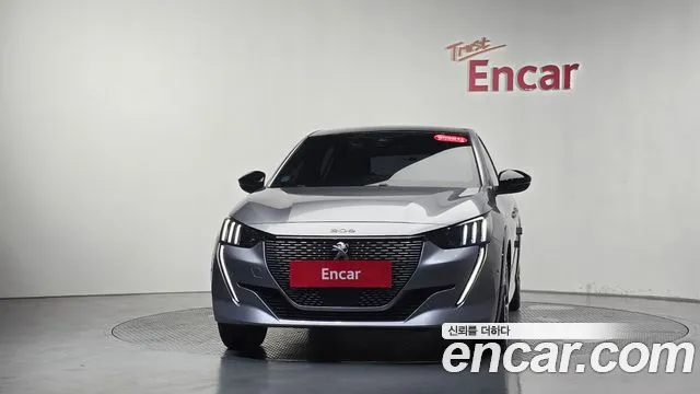 Peugeot 208 — Фото автомобиля 3
