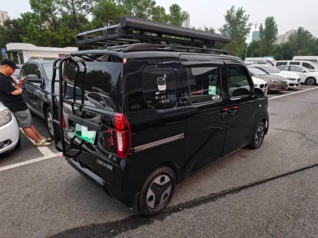 Wuling Zhiguang NEV — Фото автомобиля 3