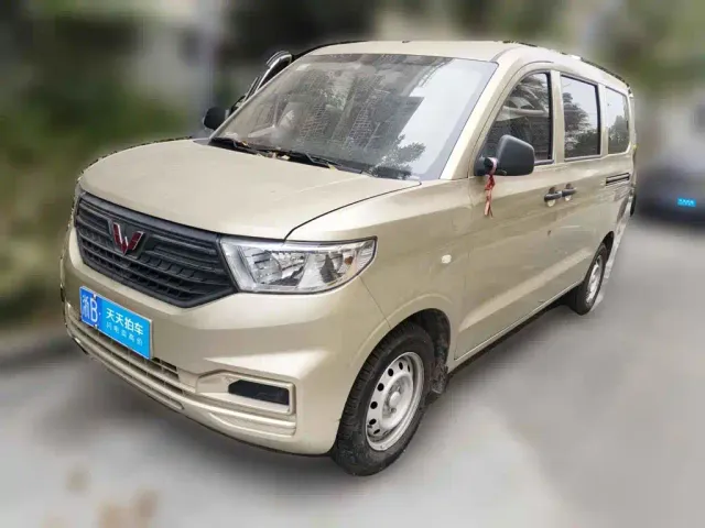 Фотография автомобиля — Wuling Hongguang V