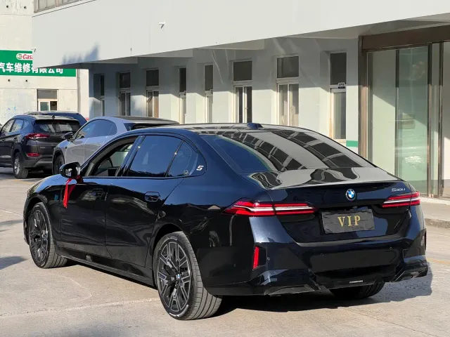 BMW 5 Series — Фото автомобиля 7