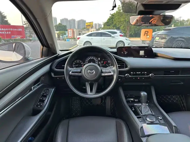 Mazda Axela — Фото автомобиля 6