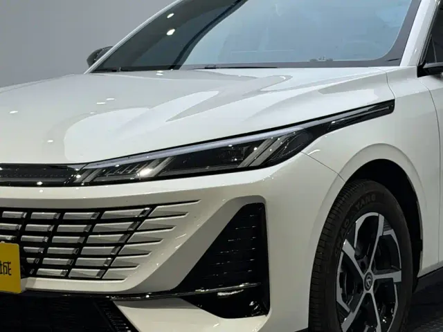 Changan Eado — Фото автомобиля 6