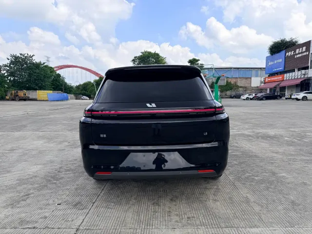 Li Auto L8 — Фото автомобиля 6