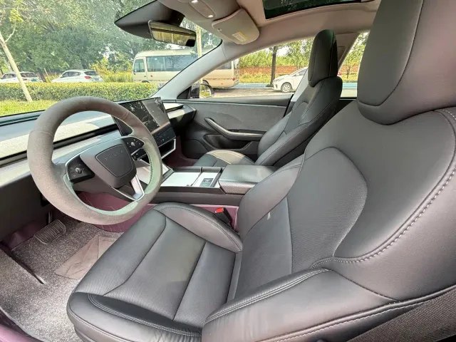 Tesla Model 3 — Фото автомобиля 11