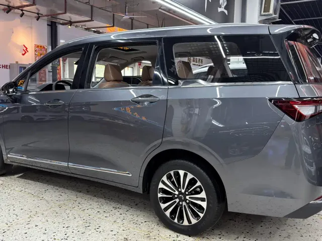 Wuling Jiachen — Фото автомобиля 5