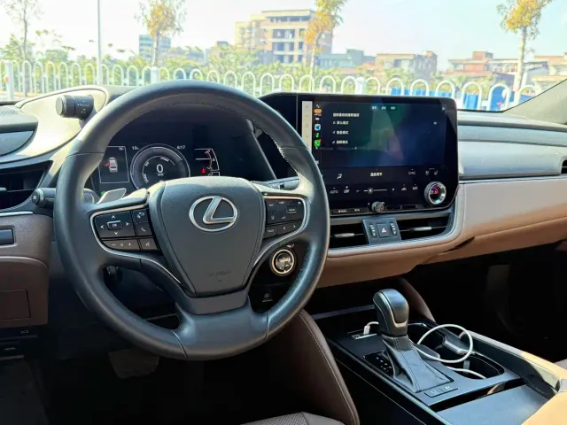 Lexus ES — Фото автомобиля 16
