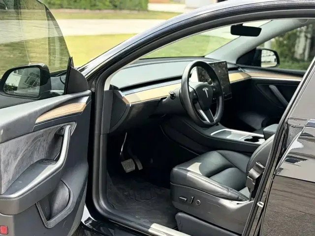 Tesla Model Y — Фото автомобиля 4