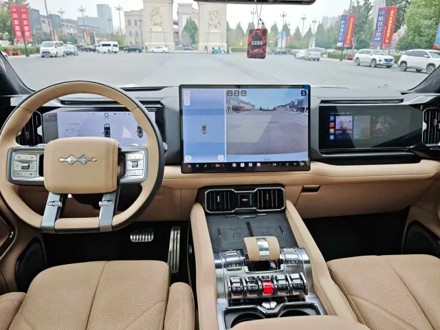 BYD FangChengBao Leopard 8 — Фото автомобиля 13