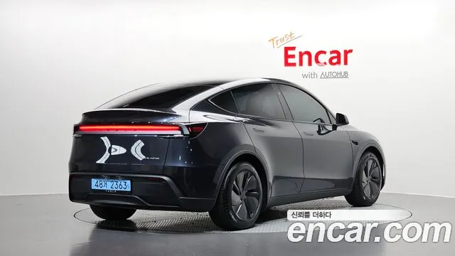 Tesla Model Y — Фото автомобиля 2
