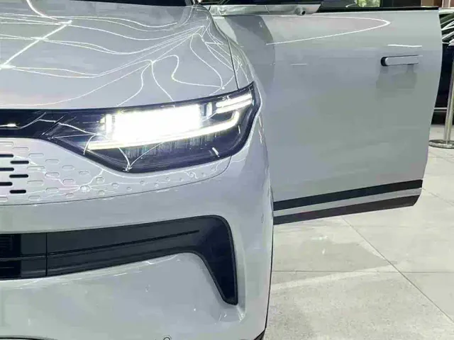 Leapmotor C11 — Фото автомобиля 15
