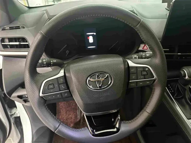 Toyota Sienna — Фото автомобиля 7