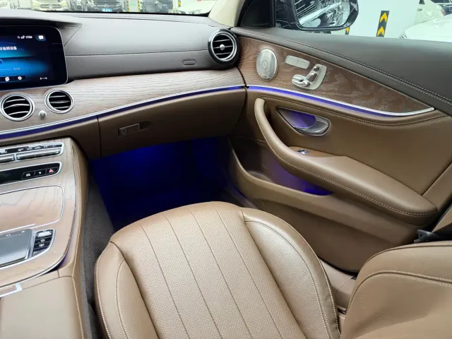 Mercedes-Benz E-Class — Фото автомобиля 8