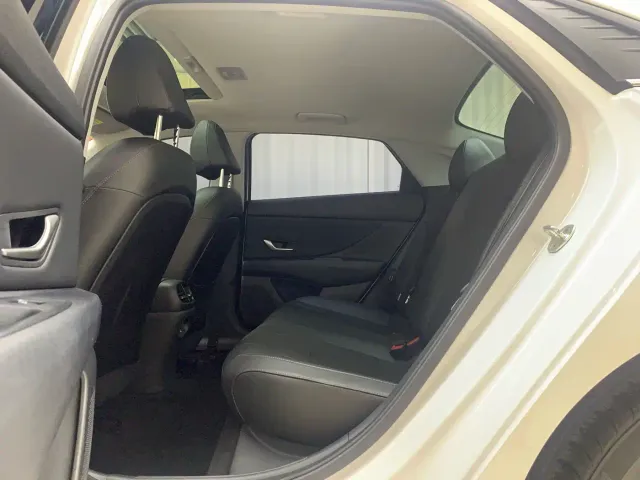 Hyundai Elantra — Фото автомобиля 8