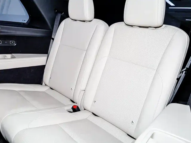 Li Auto L8 — Фото автомобиля 11