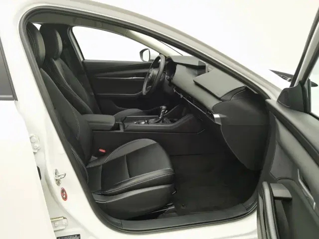 Mazda Axela — Фото автомобиля 23