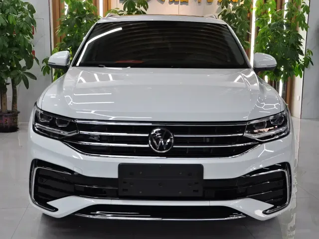 Volkswagen Tiguan L — Фото автомобиля 2