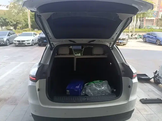 Li Auto Li Auto i6 2025 2WD Base Model — Фото автомобиля 18