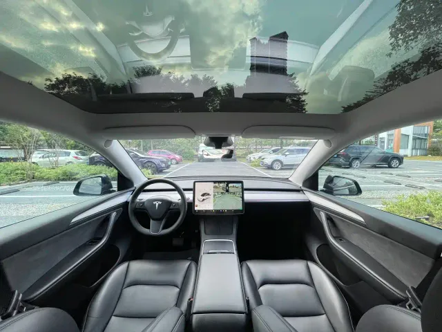 Tesla Model Y — Фото автомобиля 22