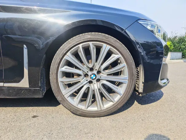 BMW 7 Series — Фото автомобиля 9
