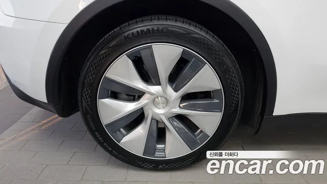 Tesla Model Y — Фото автомобиля 5