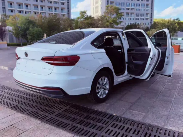Volkswagen Lavida — Фото автомобиля 14