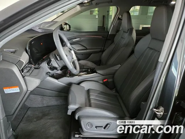 Audi Q6 e-tron — Фото автомобиля 12
