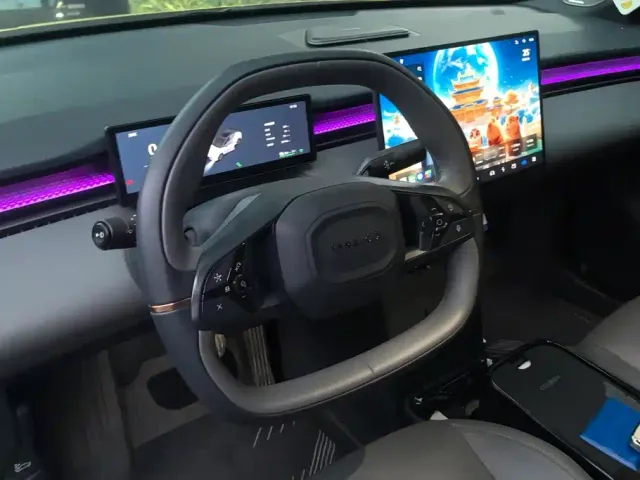 Lynk & Co Z20 — Фото автомобиля 15