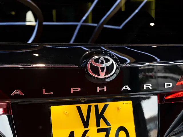 Toyota Alphard — Фото автомобиля 12