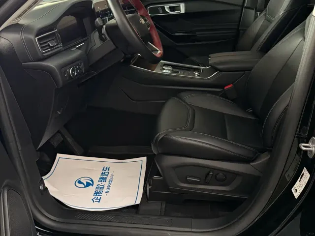 Ford Explorer — Фото автомобиля 10