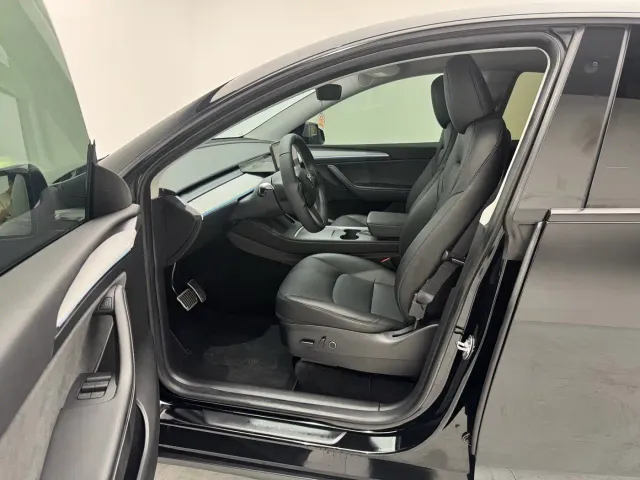 Tesla Model Y — Фото автомобиля 12