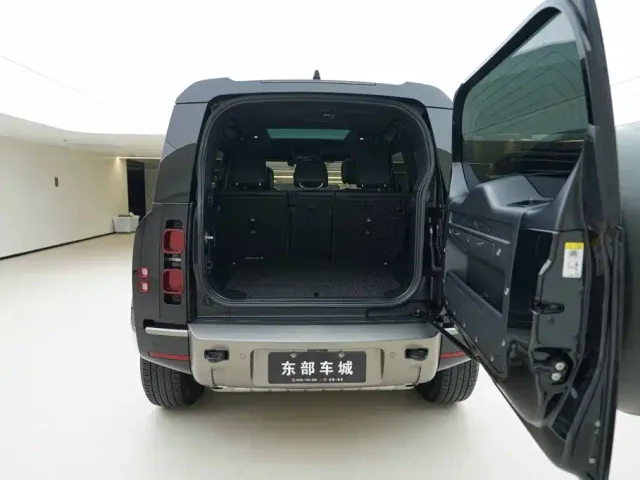Land Rover Defender — Фото автомобиля 6