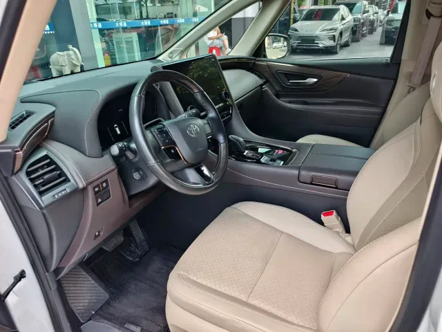 Toyota Alphard — Фото автомобиля 5