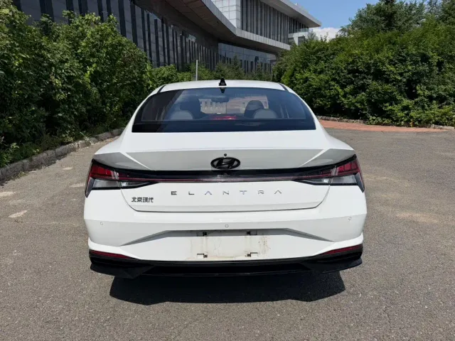 Hyundai Elantra — Фото автомобиля 11