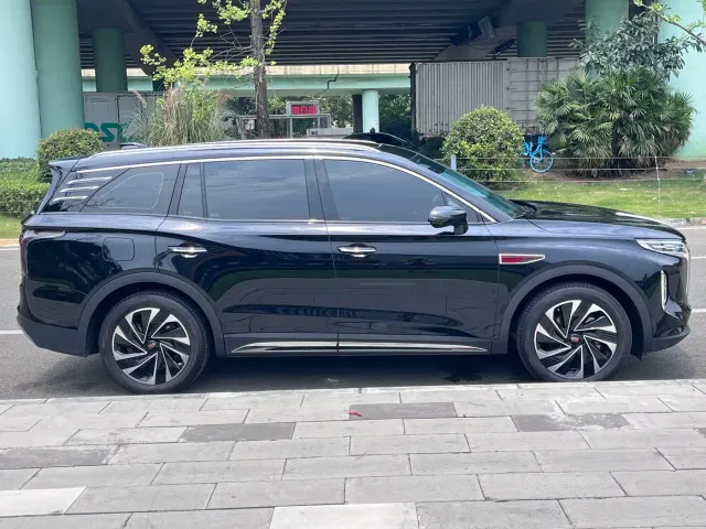 Hongqi HS7 PHEV — Фото автомобиля 8