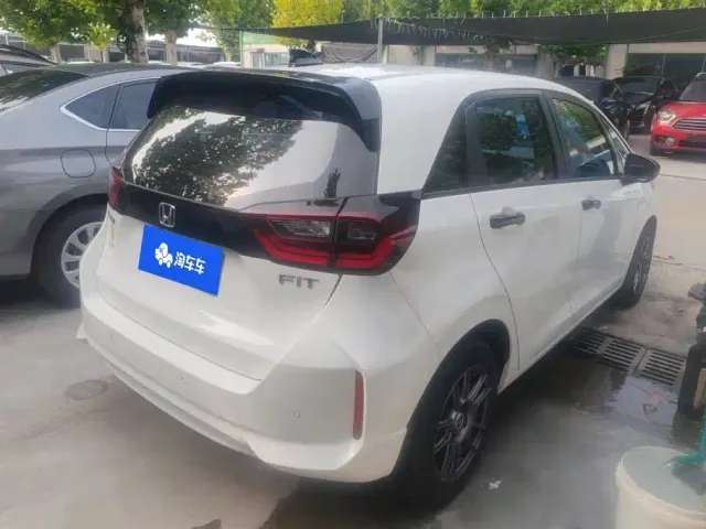 Honda Fit — Фото автомобиля 3