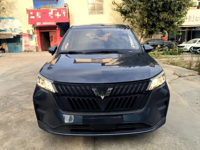 Wuling Jiachen — Фото автомобиля 2