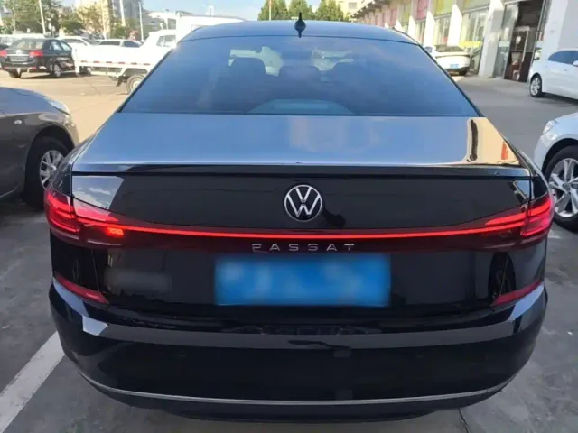 Volkswagen Passat — Фото автомобиля 5