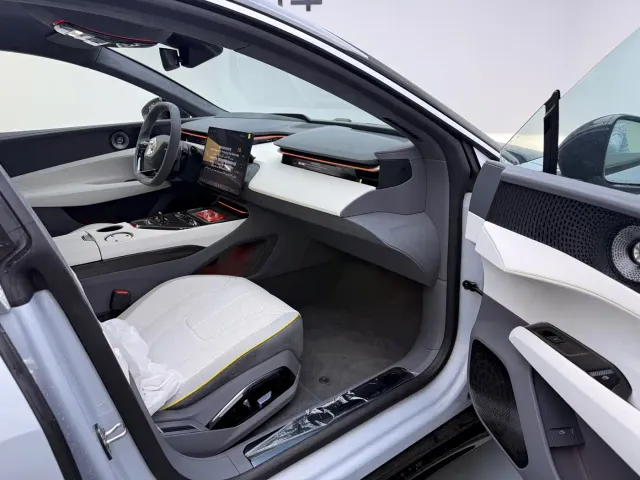 Lotus Emeya — Фото автомобиля 16