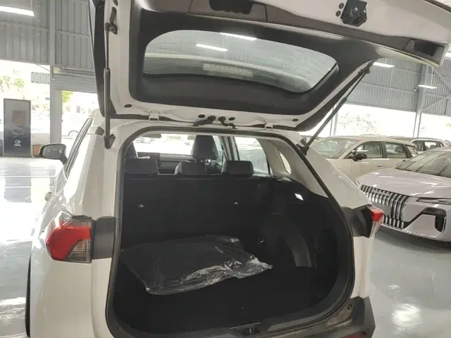 Toyota RAV4 — Фото автомобиля 18