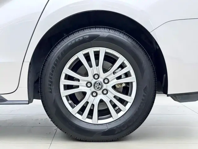 Toyota Sienna — Фото автомобиля 6