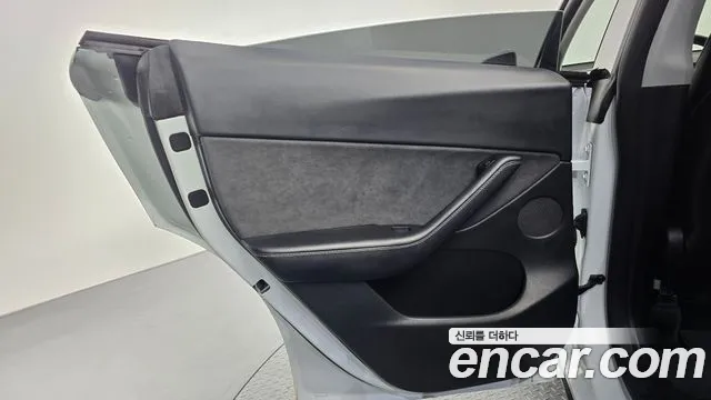 Tesla Model Y — Фото автомобиля 25