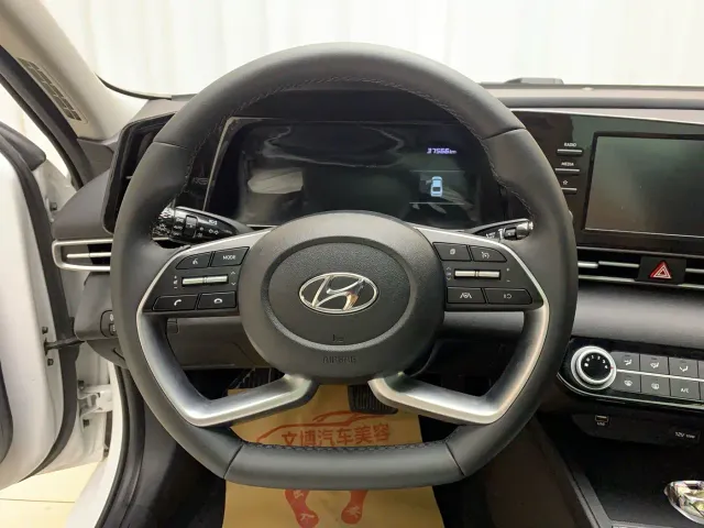 Hyundai Elantra — Фото автомобиля 11
