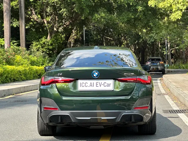 BMW i4 — Фото автомобиля 17